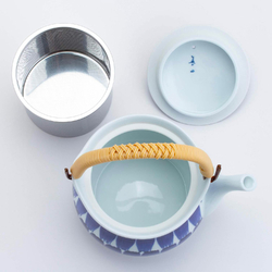 Tradiční ručně malovaná japonská porcelánová konvička s vrchním uchem 600 ml