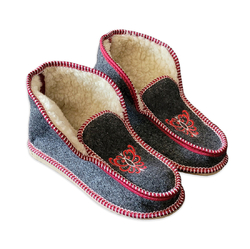 Hand sewn women's ankle felt slippers made of sheep wool Hand sewn women's ankle felt slippers made of sheep wool